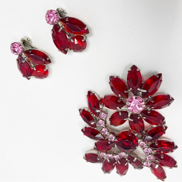 703 Vintage DeLizza & Elster Juliana Flower red and pink Brooch Pin and Earrings - Picture 2 of 10